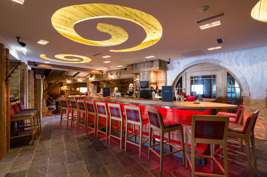 Hotelbar mit hochwertigem Innenausbau